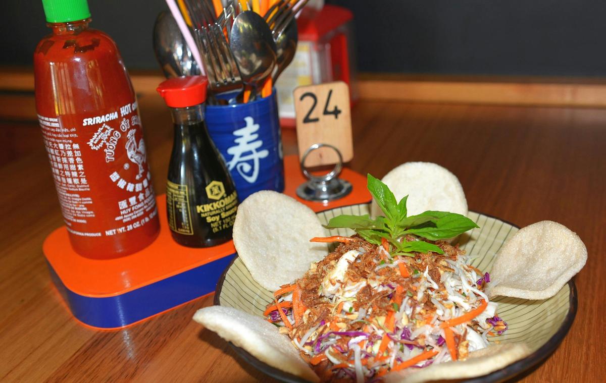 Vietnamese chicken saslad