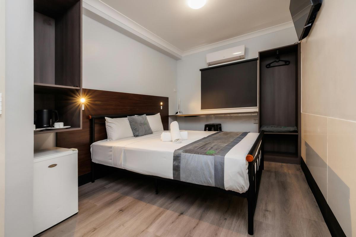 Standard Queen Room