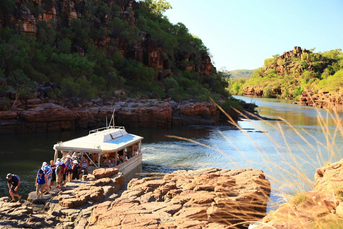 Xplorer Tender Vessel - easy access for everyone