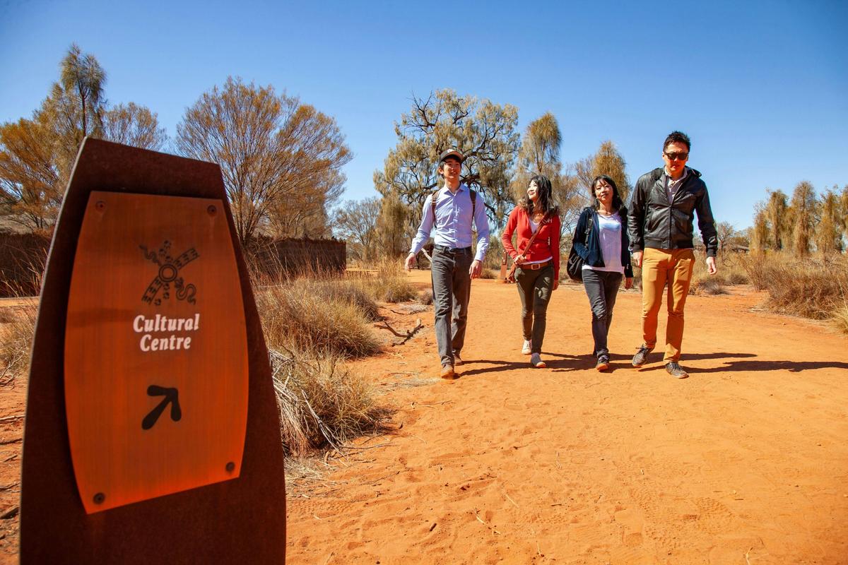 1 Day Uluru & Sunset BBQ Tour - Start in Alice Springs
