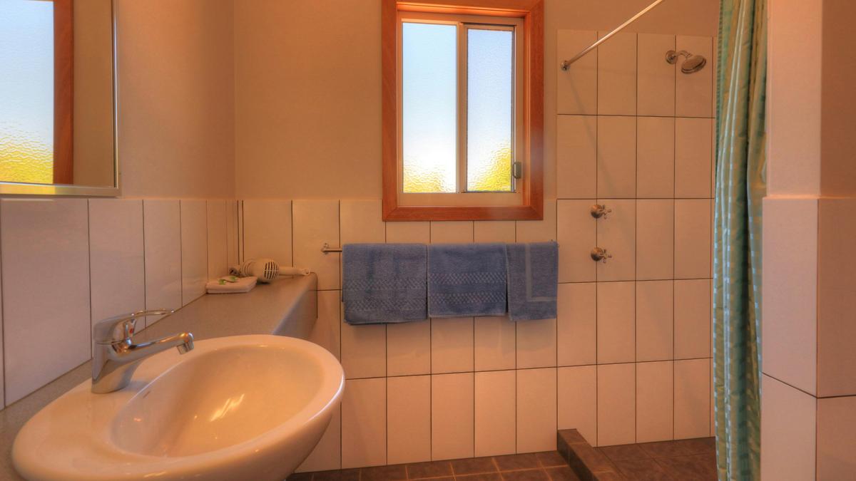 Superior Elevated 1 Bedroom Cabin