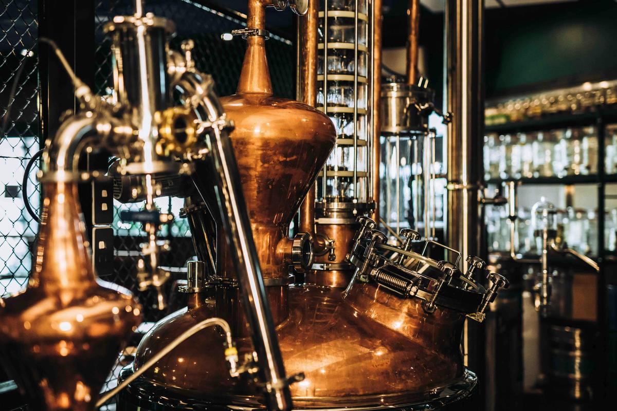 5-Hour Distilleries Tour with Gourmet Meal & Sightseeing