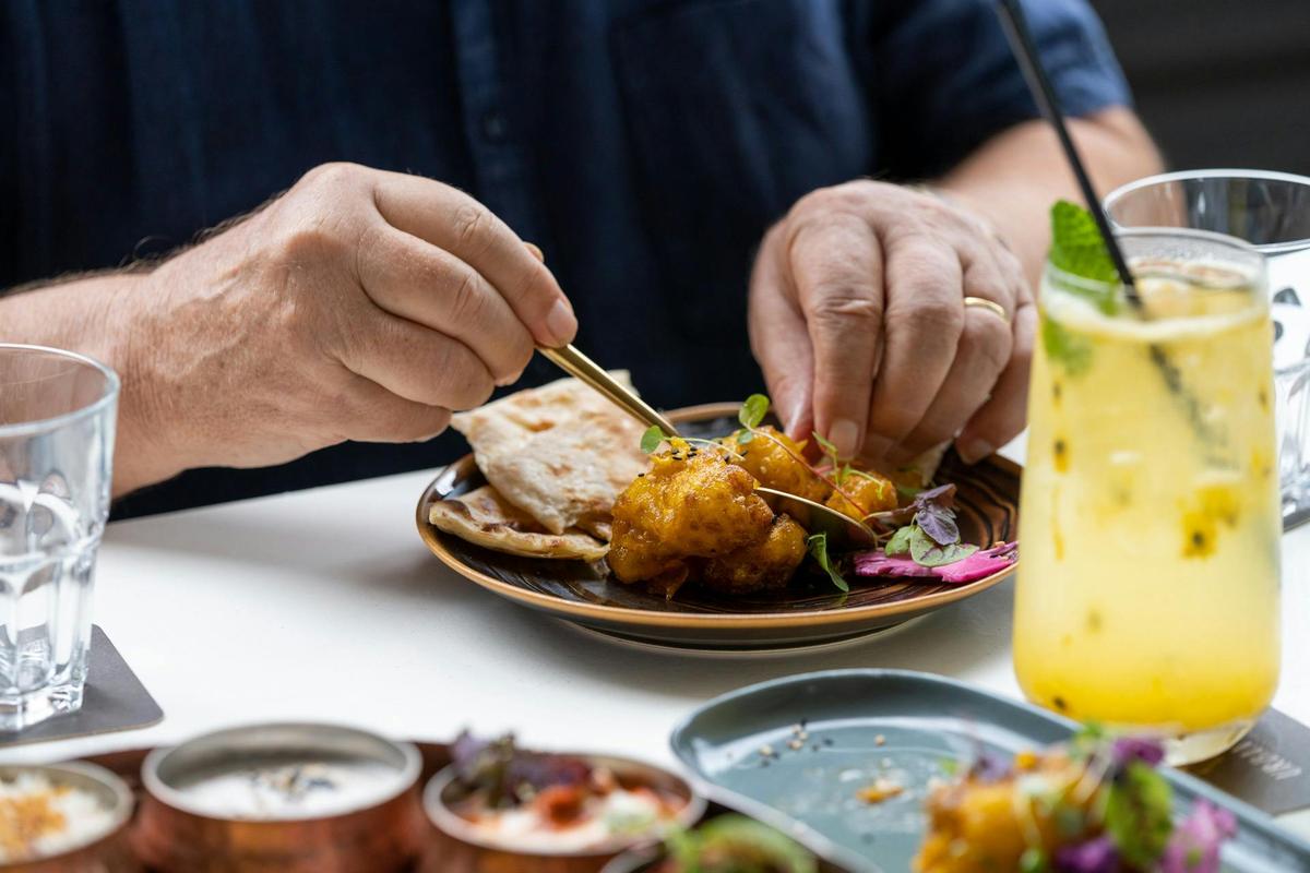 Private 5-Hour Outback Gourmet Food & Art Tour & Sightseeing