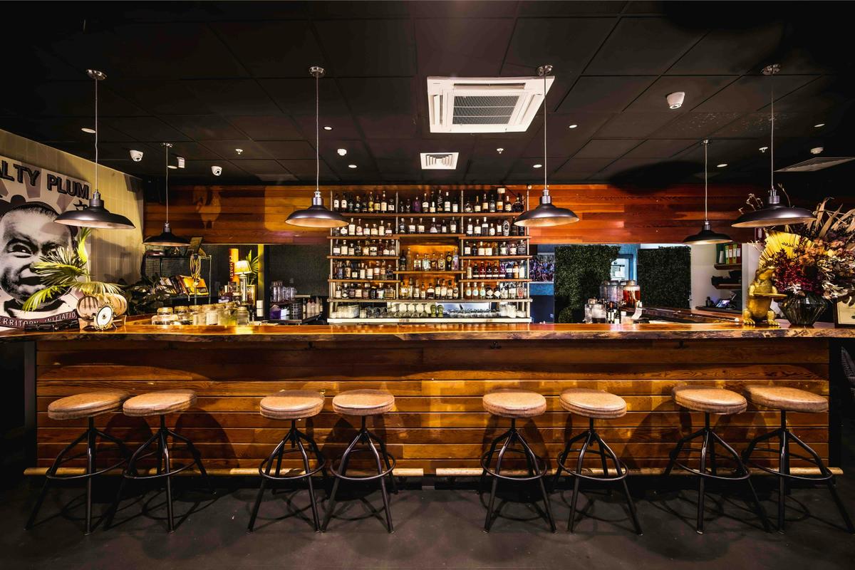 5-Hour Distilleries Tour with Gourmet Meal & Sightseeing
