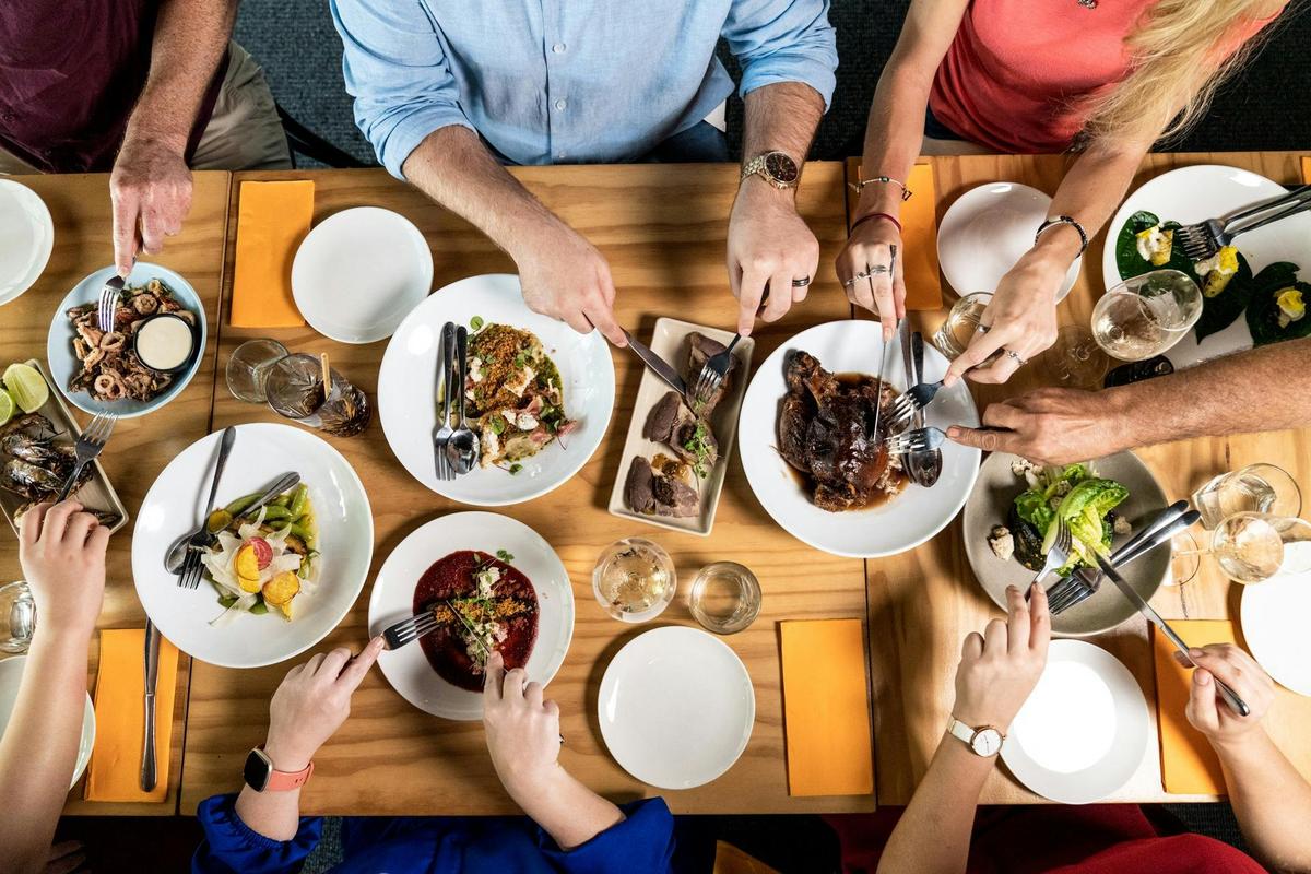 Private 5-Hour Outback Gourmet Food & Art Tour & Sightseeing