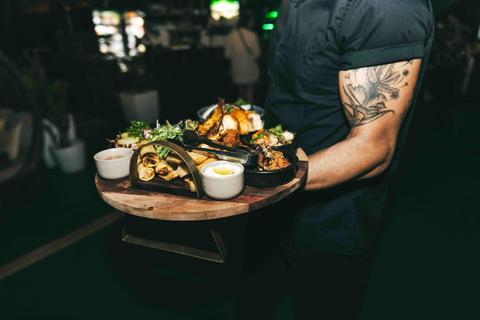 Private 5-Hour Outback Gourmet Food & Art Tour & Sightseeing