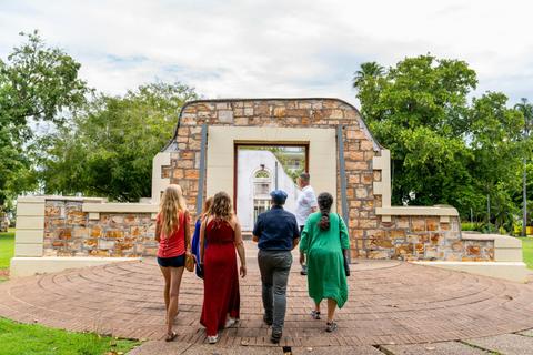 Private 5-Hour Outback Gourmet Food & Art Tour & Sightseeing