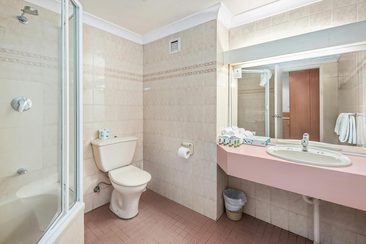 Standard Queen Room