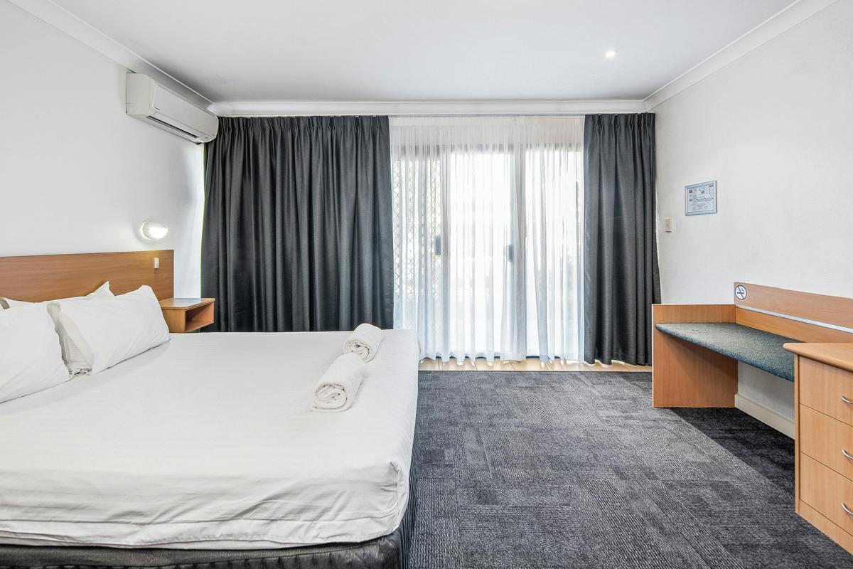 Standard Queen Room