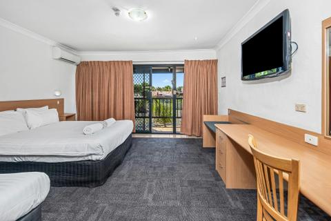 Standard Queen Twin Room
