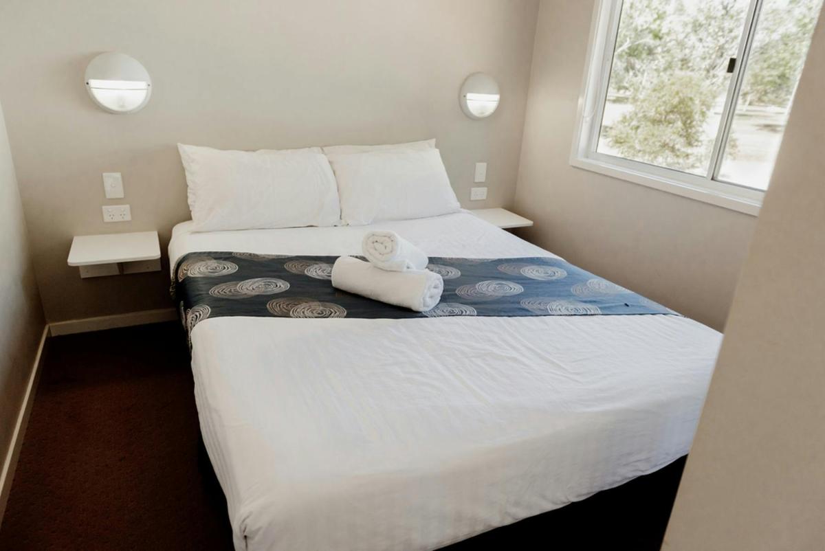 Deluxe 2 Bedroom Cabin - Sleeps 6
