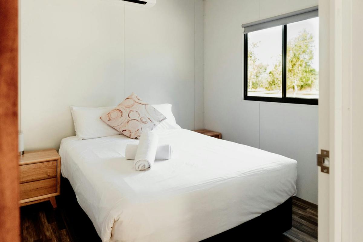 Superior 2 Bedroom Cabin - Sleeps 6