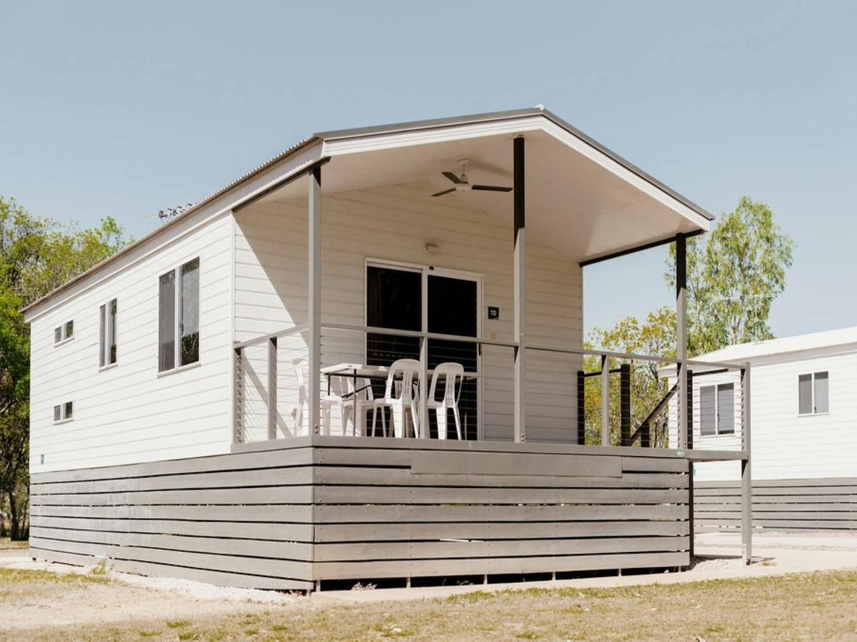 Deluxe 2 Bedroom Cabin - Sleeps 6