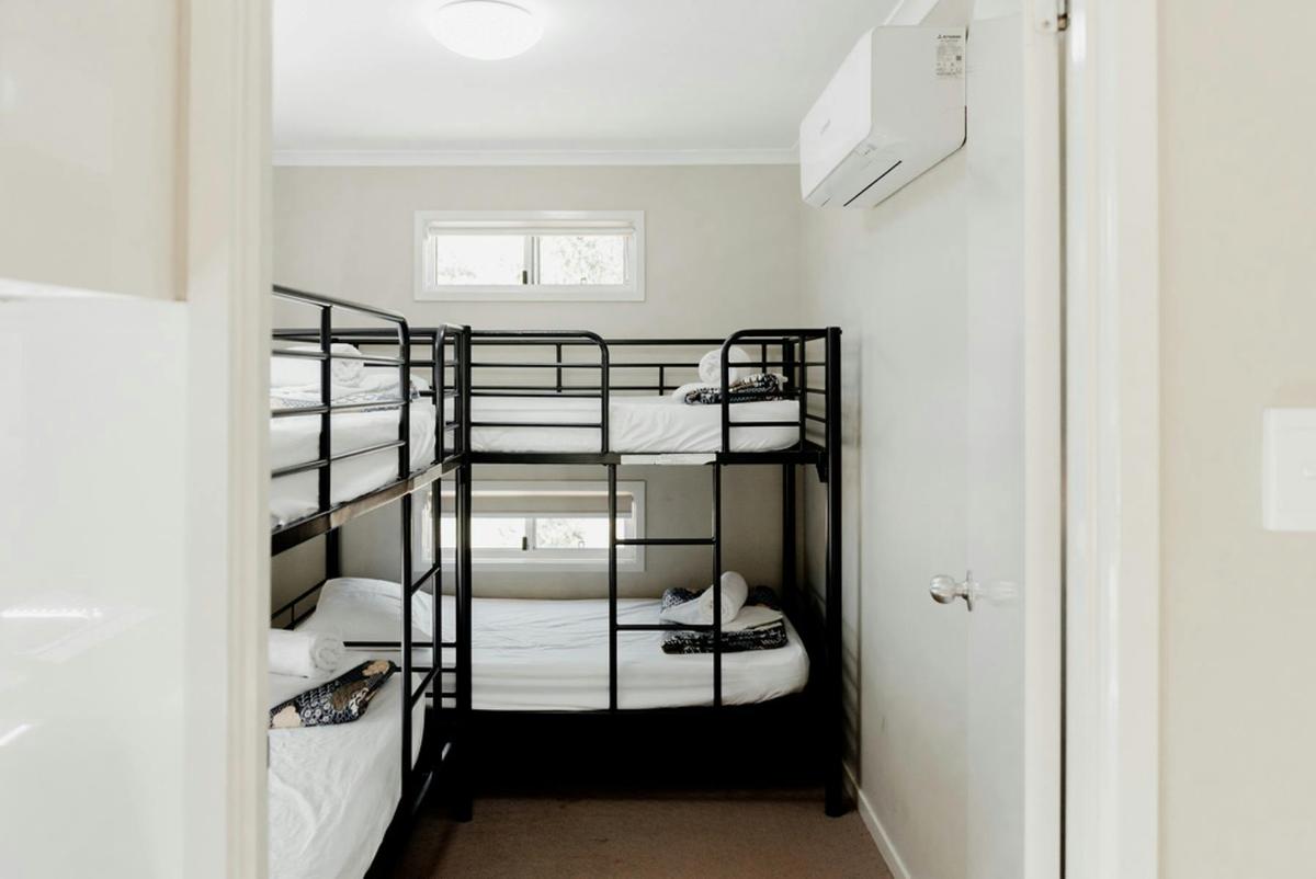 Deluxe 2 Bedroom Cabin - Sleeps 6