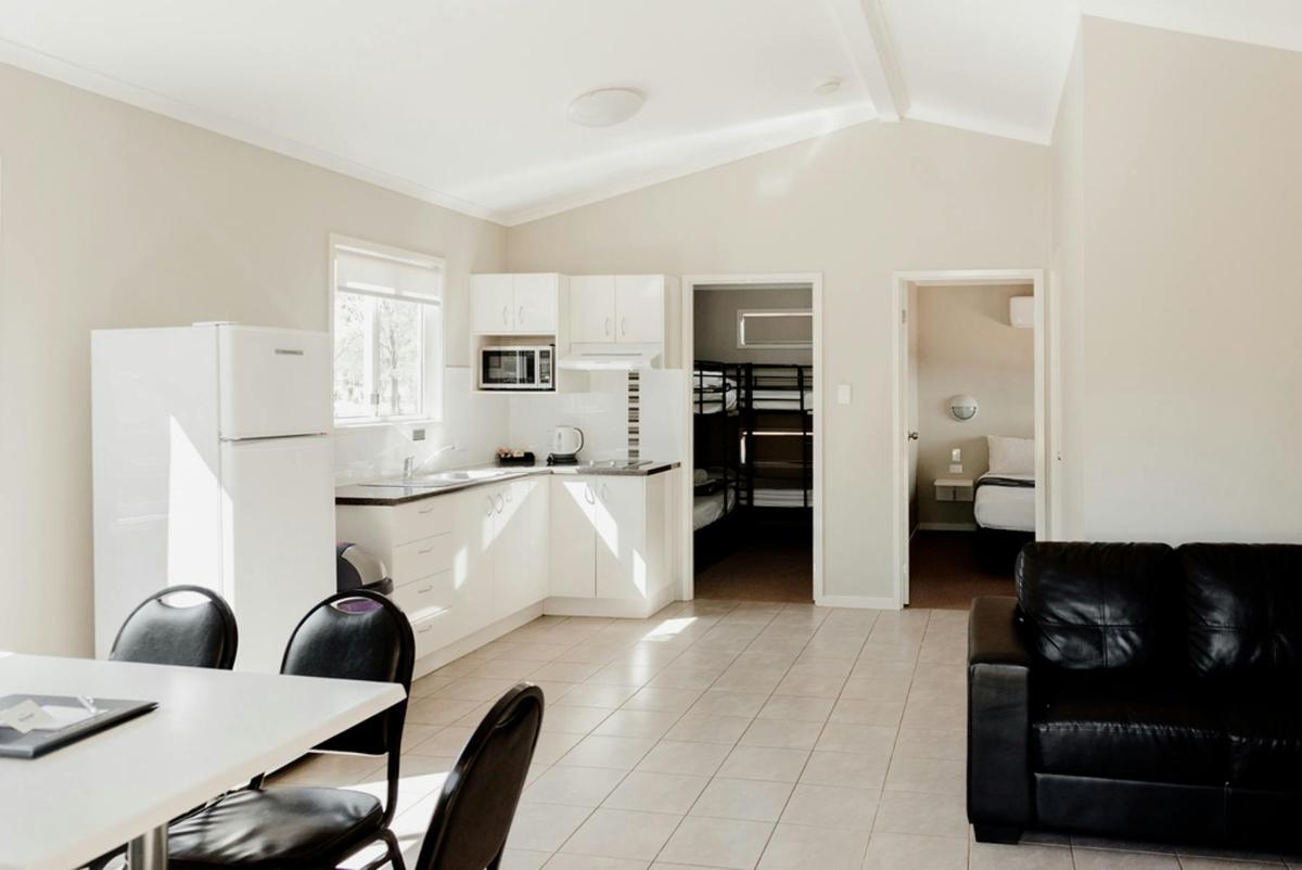 Deluxe 2 Bedroom Cabin - Sleeps 6