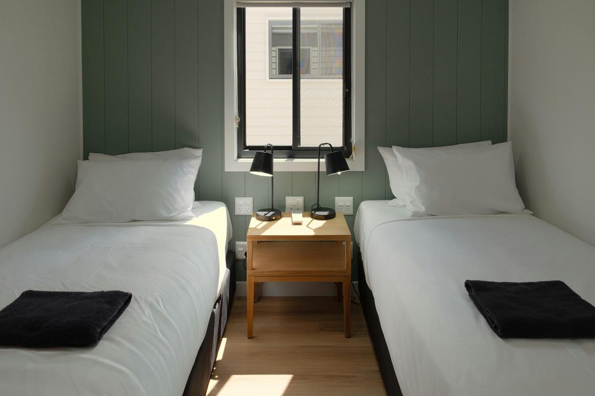 Deluxe 2 Bedroom Access Cabin – Sleeps 4