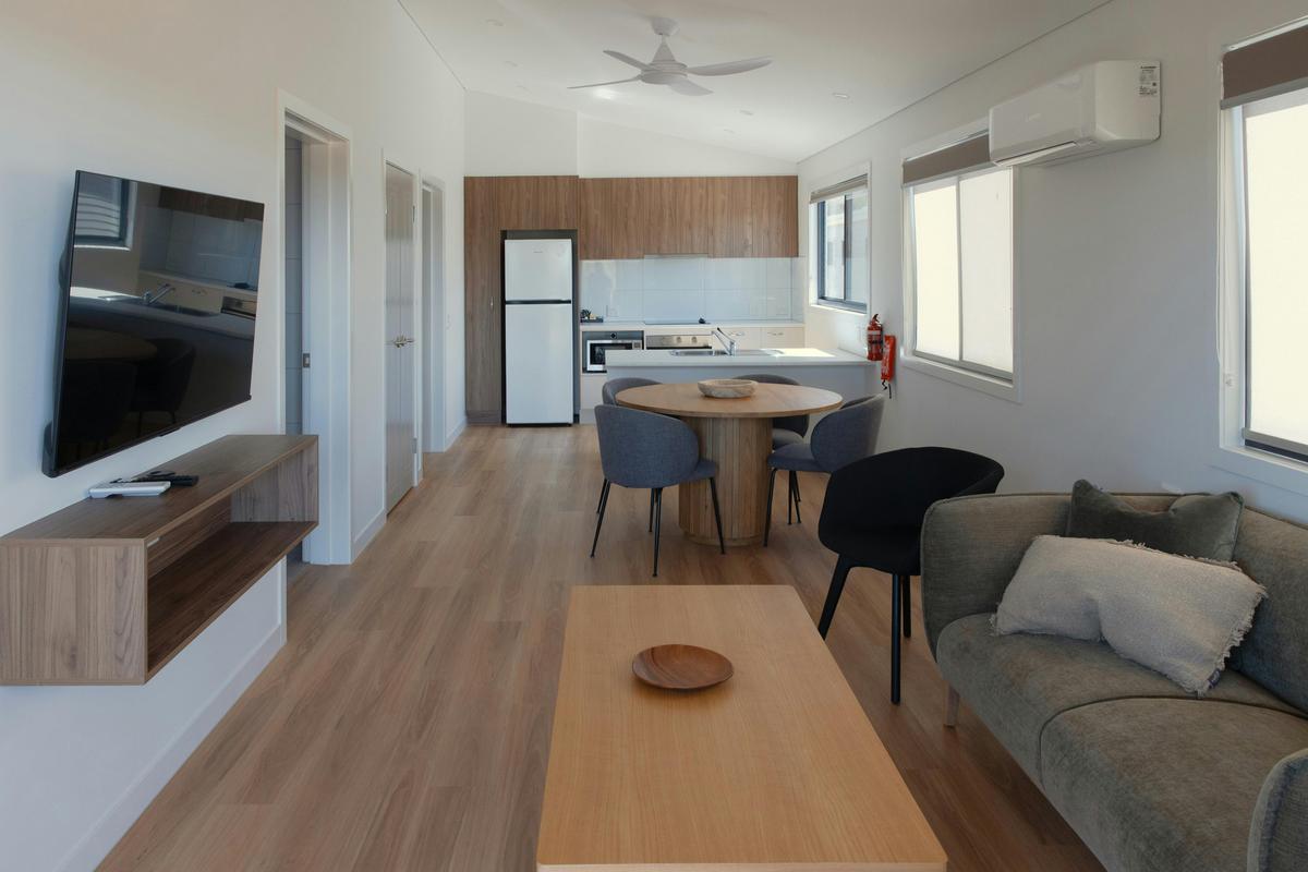 Deluxe 2 Bedroom Access Cabin – Sleeps 4
