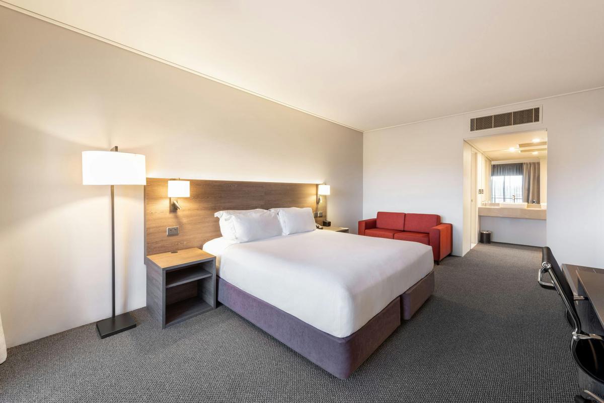 King Premier Suite with Mountain View