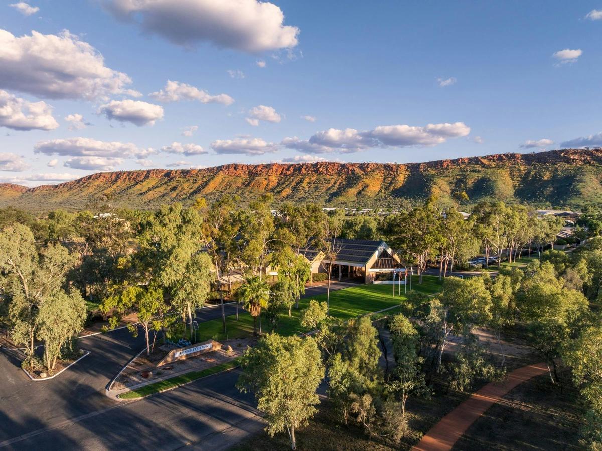 DoubleTree By Hilton Alice Springs Exterior Shot