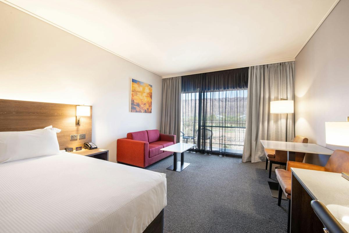 King Deluxe Room with Mountain View