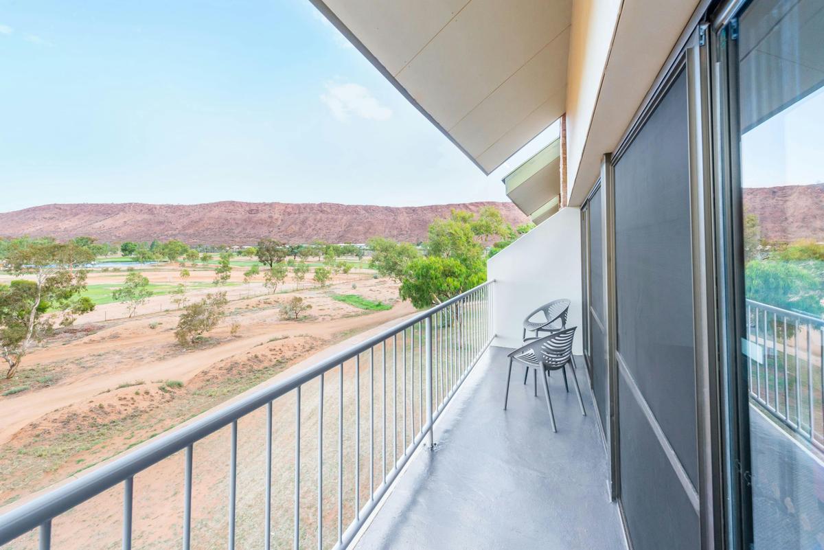 King Premier Suite with Mountain View