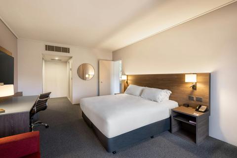 King Junior Suite with Mountain View