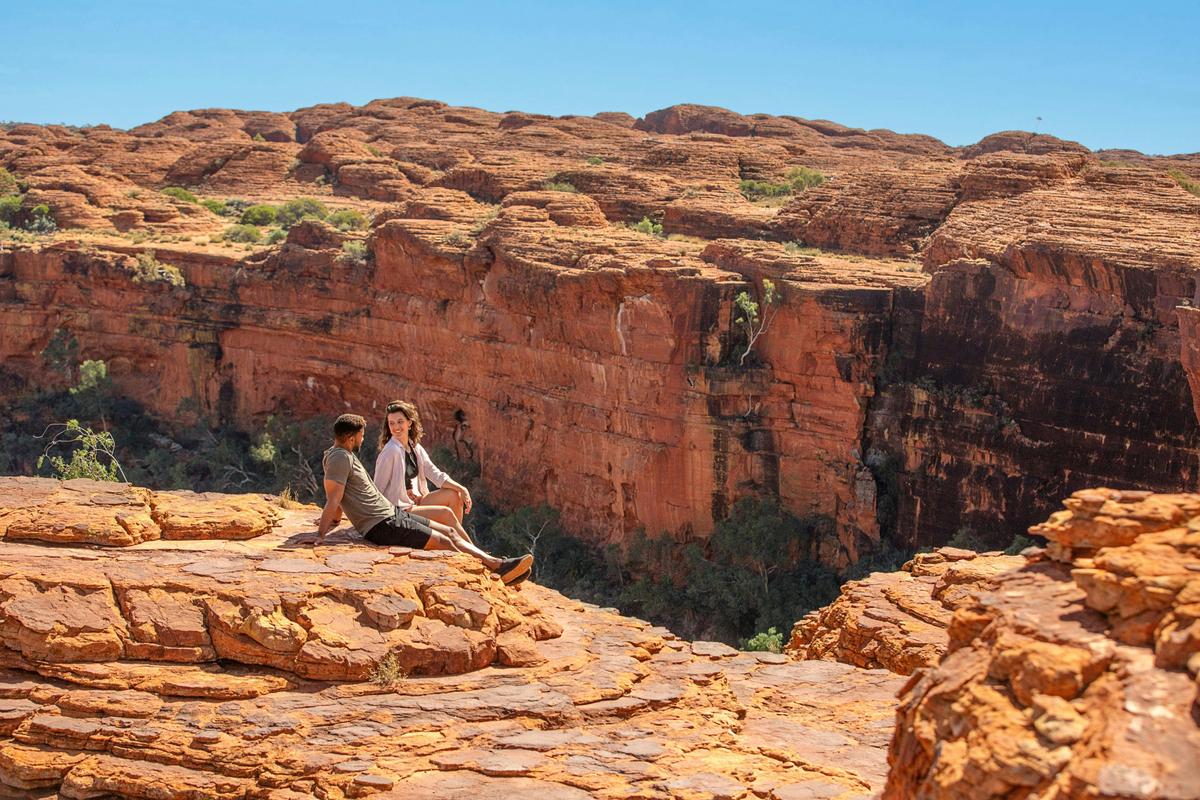Uluru, Kata Tjuta, Kings Canyon and MacDonnell Ranges 5 Day Tour from Alice Springs or Uluru