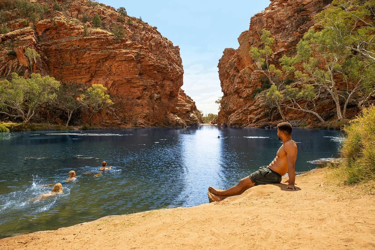 Uluru, Kata Tjuta, Kings Canyon and MacDonnell Ranges 5 Day Tour from Alice Springs or Uluru