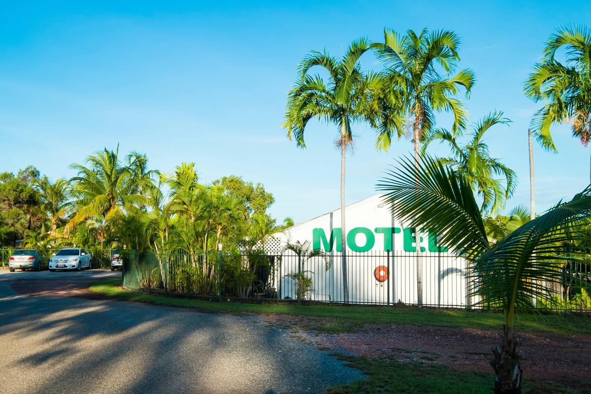 Entrance to Motel free parking