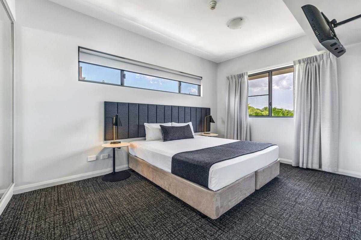Separate bedroom with king size bed - 1 bedroom apartment