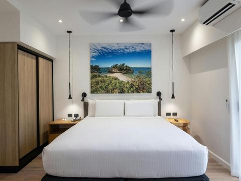 Deluxe King Suite