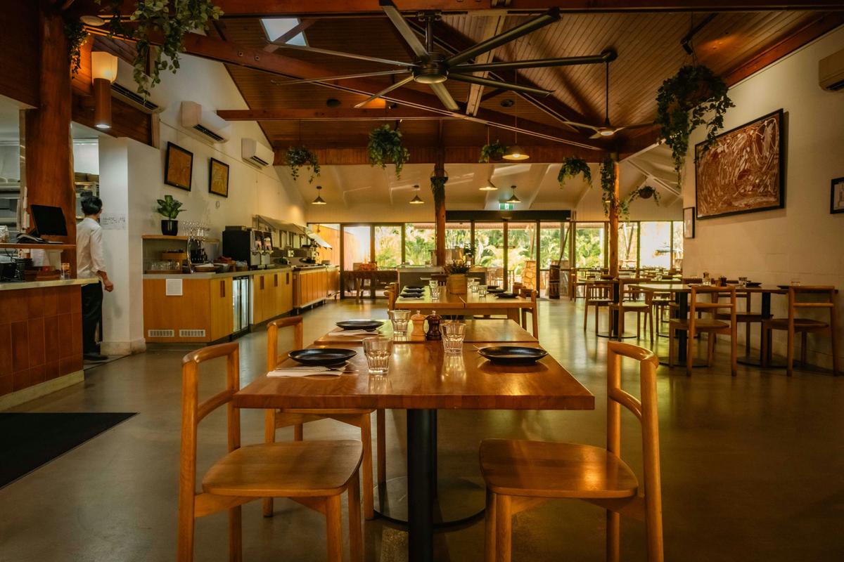 Mimi's Restaurant Interior