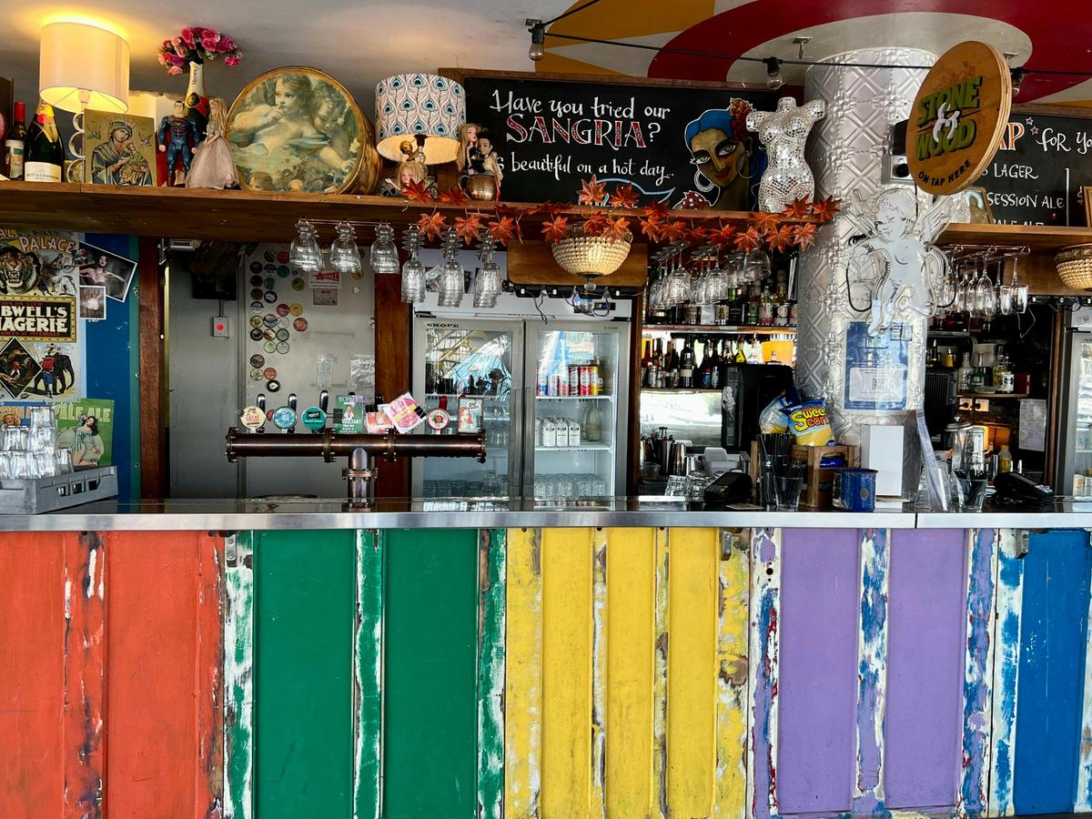 Lola's Bar