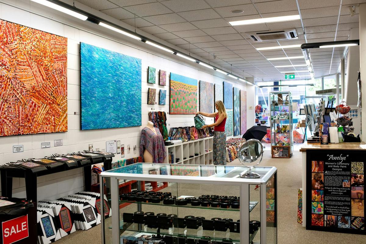 Mbantua Aboriginal Art Gallery