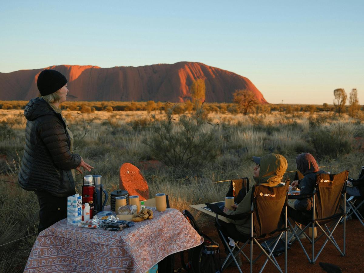 Breakfast painting session at Uluru