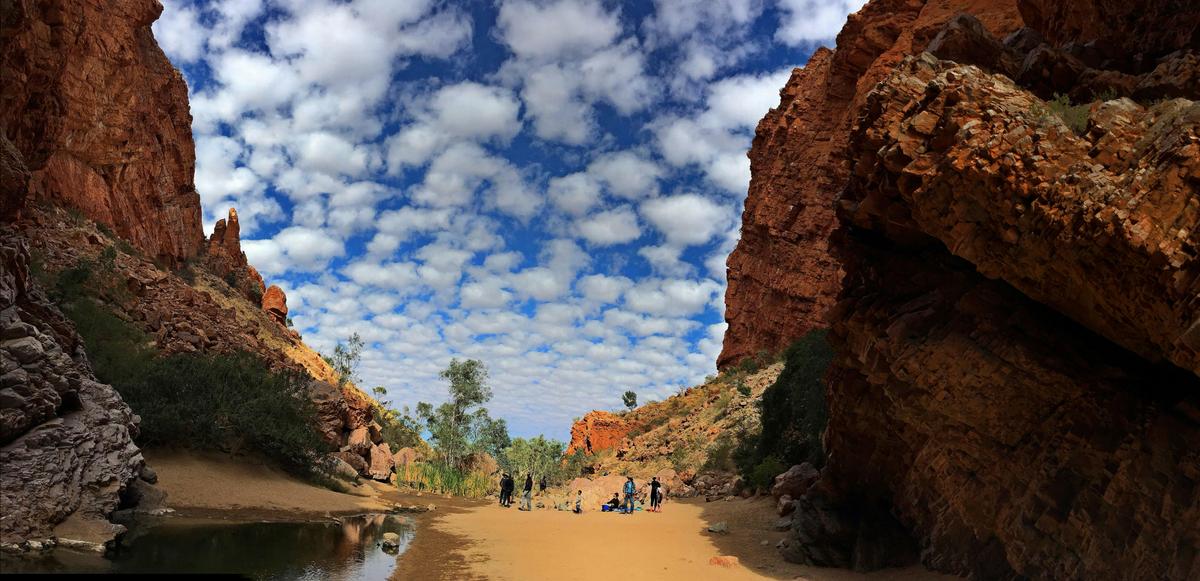Red Centre - Uluru, Kata Tjuta, Kings Canyon and Larapinta - 6 Day - Group Guided