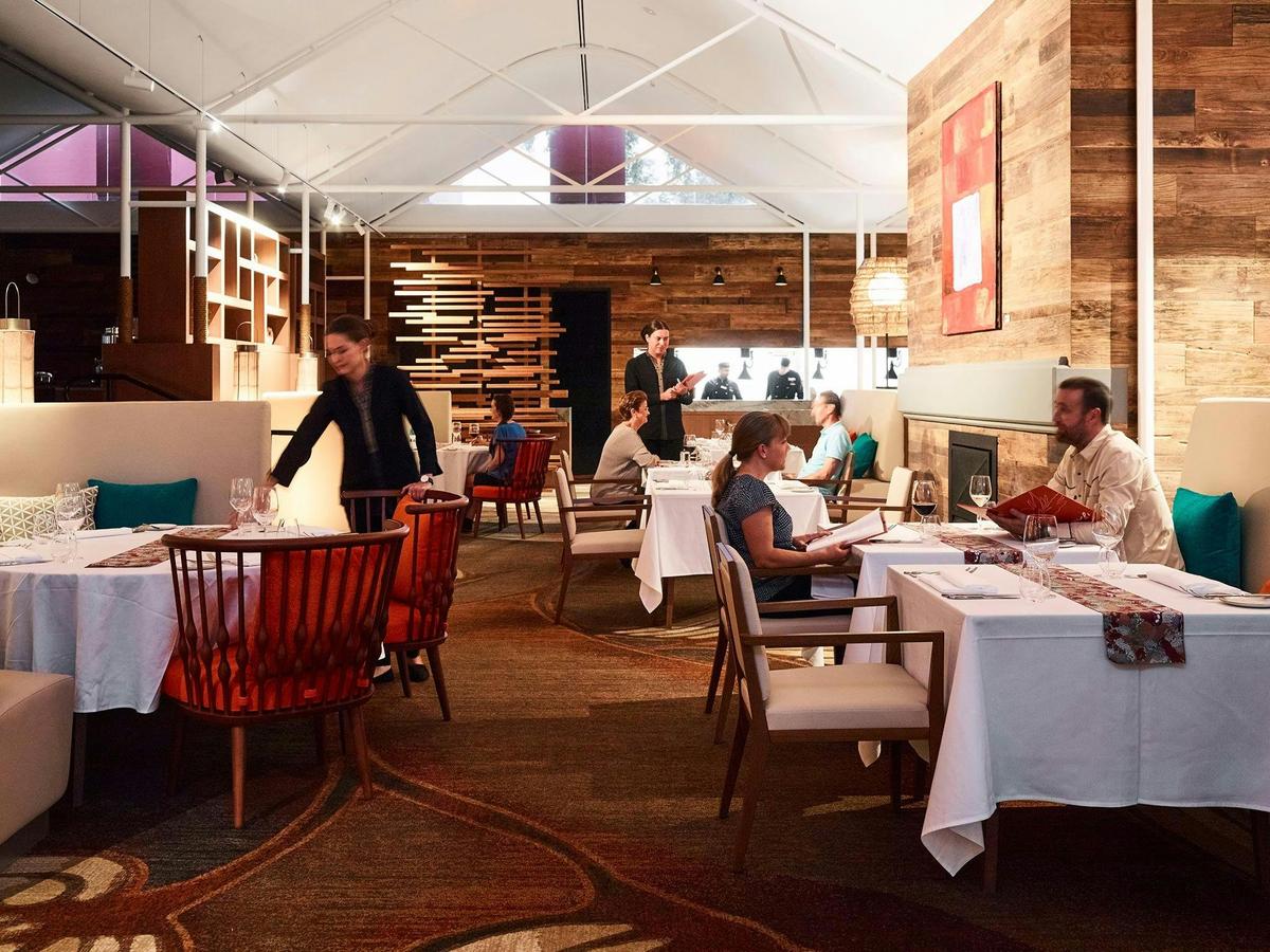 Arnguli Grill & Restaurant - Desert Gardens Hotel