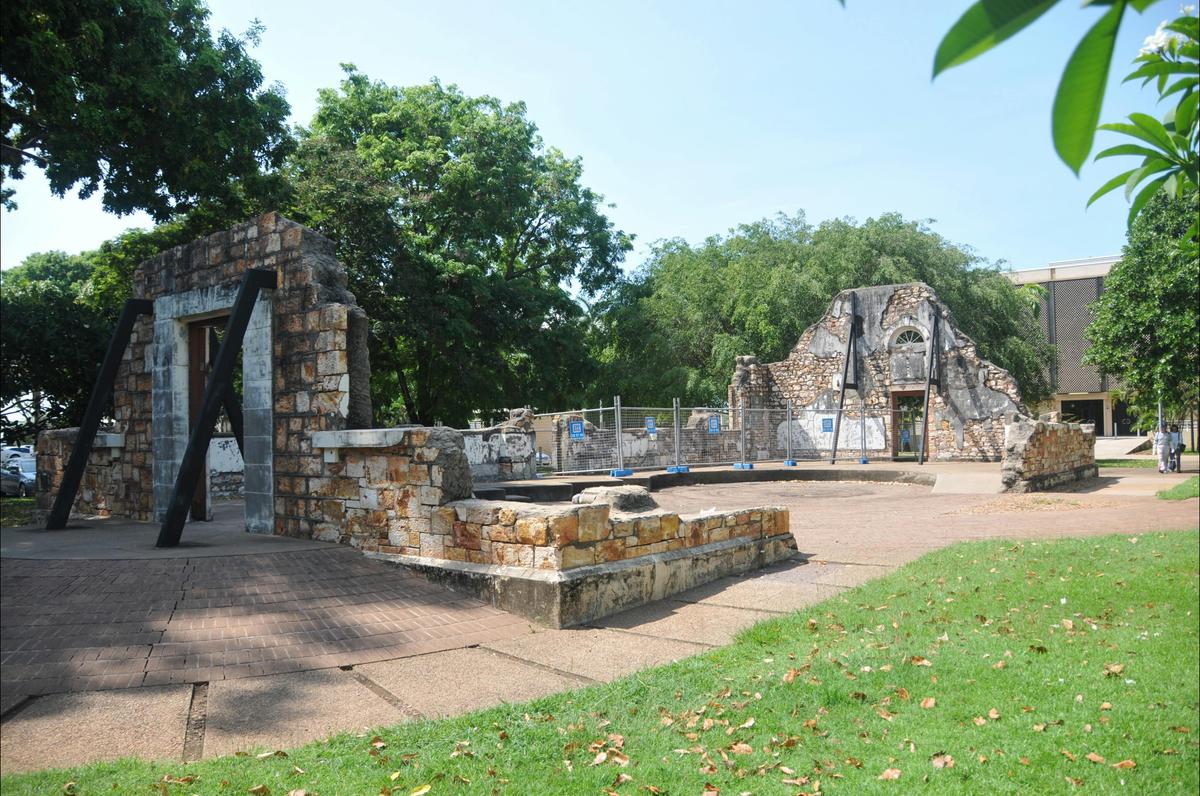 Town Hall ruins from the side.