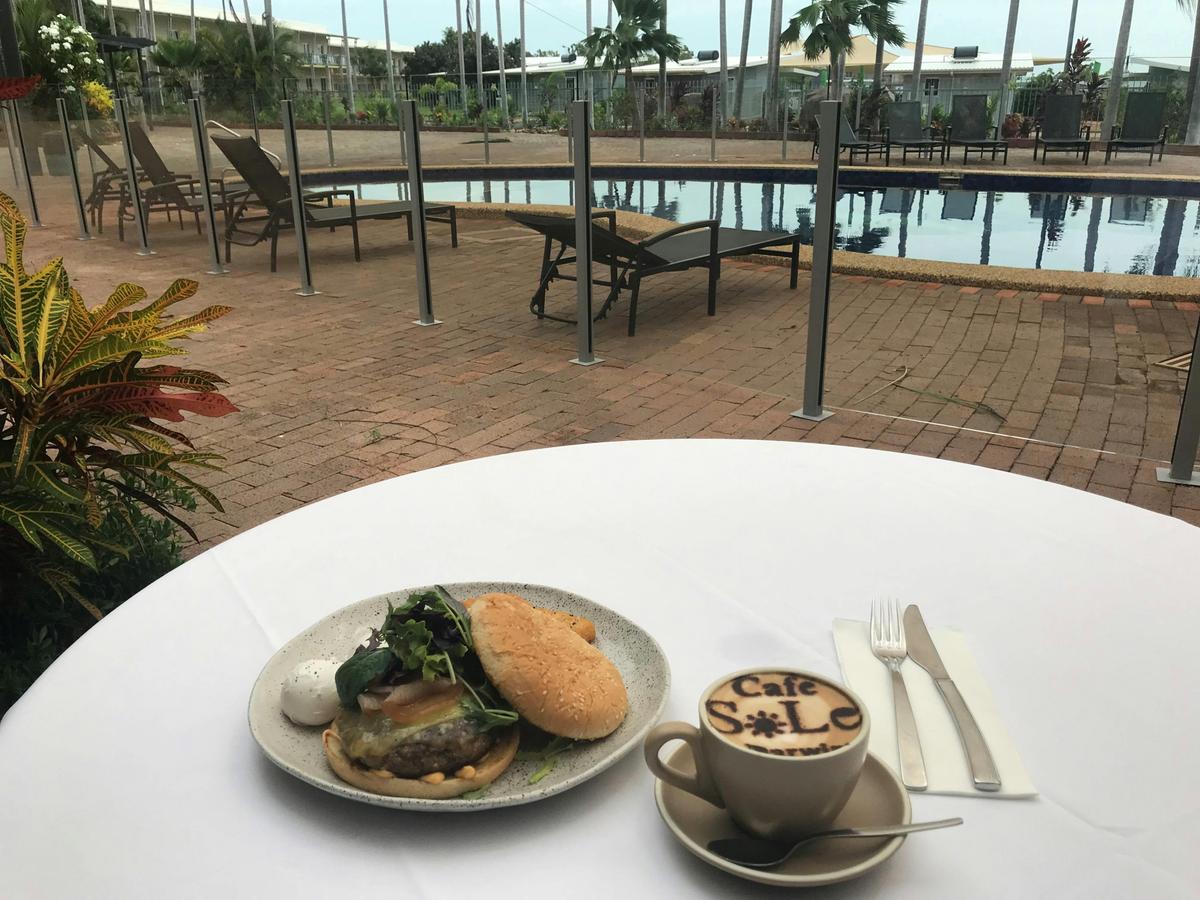 Sole Poolside Dining