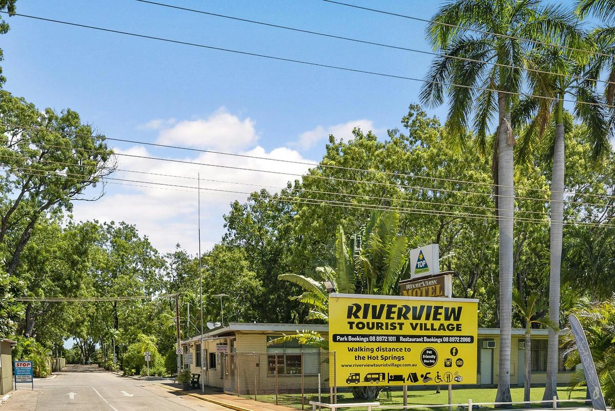 Front entrance Riverview Tourist Village