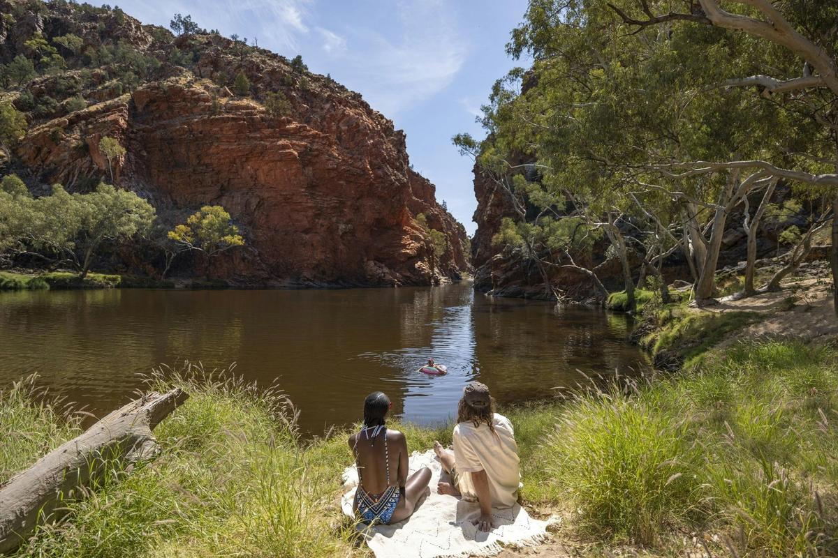 4 Day Red Centre Uluru Kings Canyon & West MacDonnell 4WD Adventure - from Yulara (Camping)