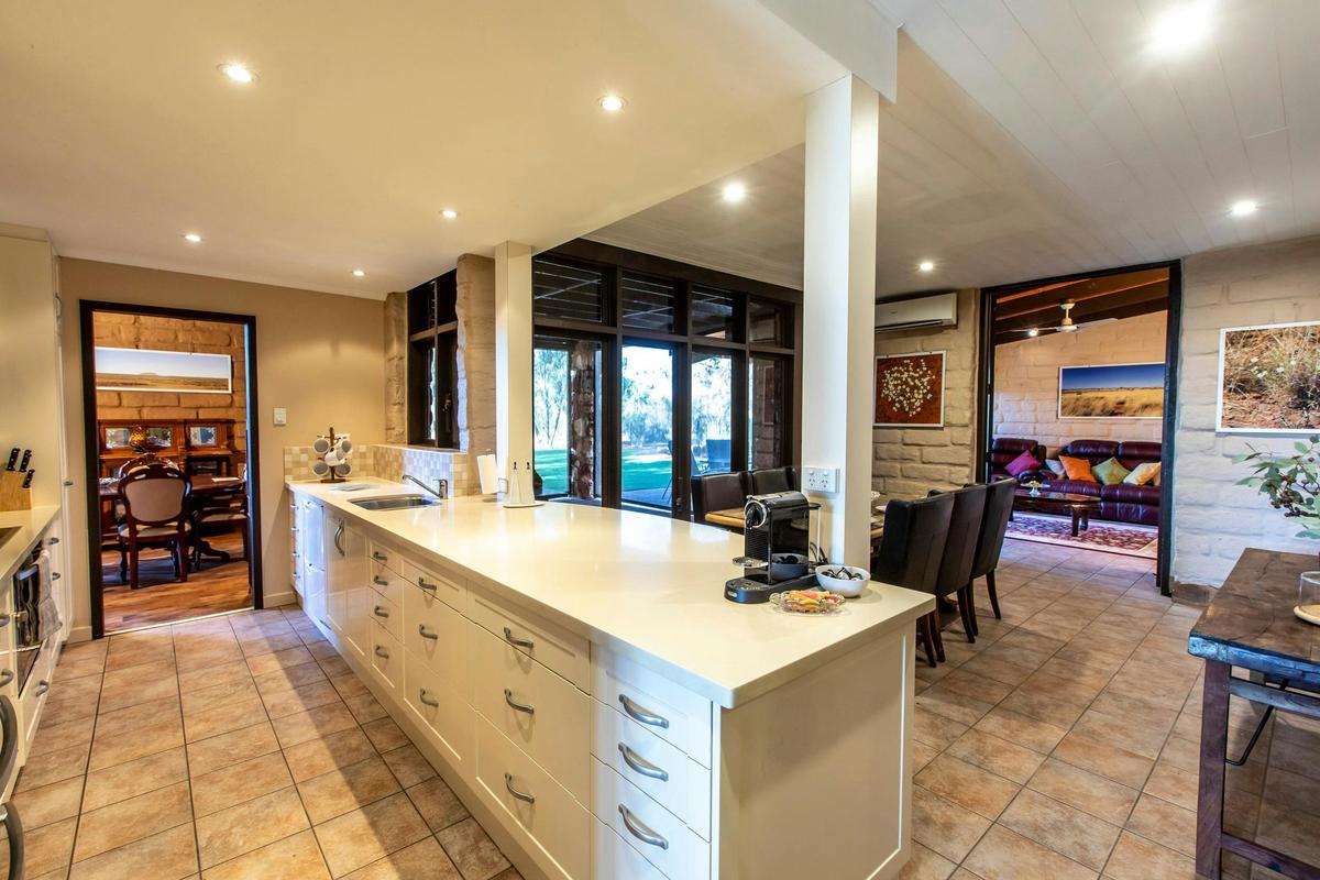 Sturt Desert Pea House - large kitchen area, opening out onto the outside patio, a perfect space!