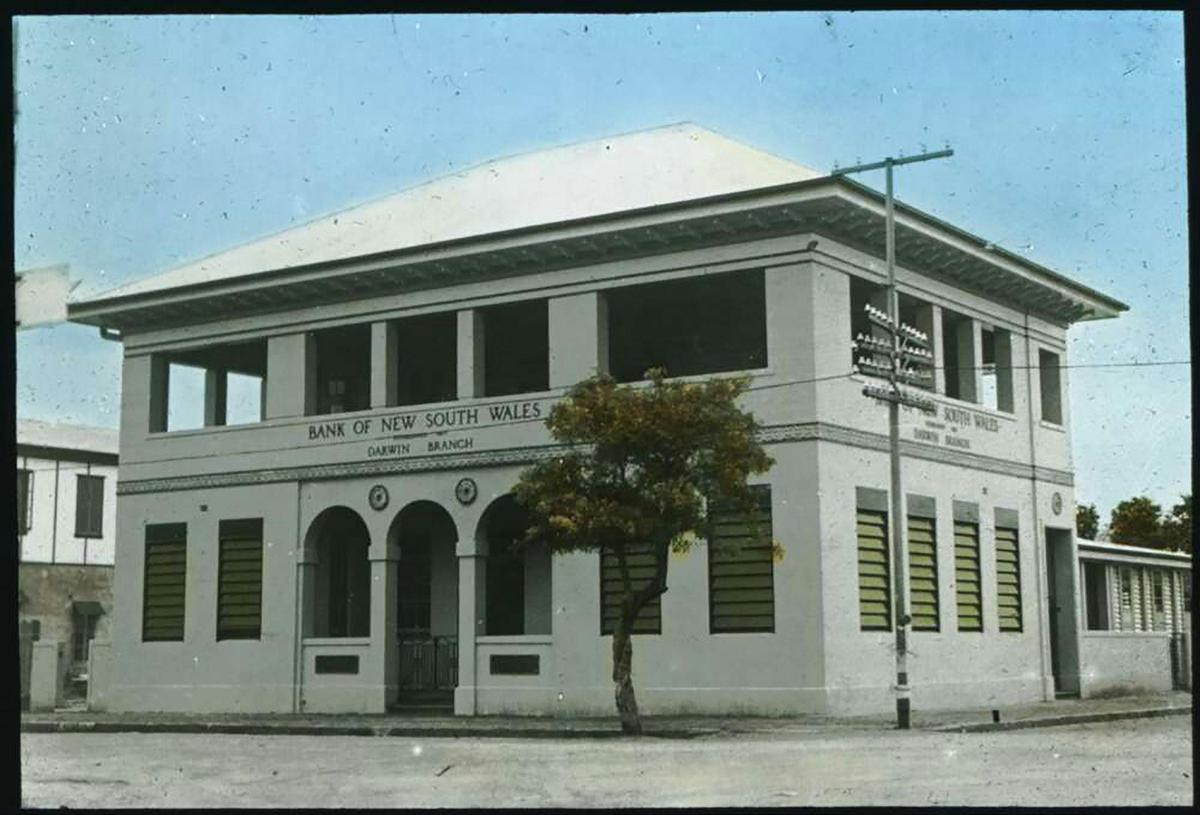 1940 - the new Bank of New South Wales from Smith Street