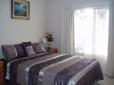 Deluxe Queen Bedroom 2