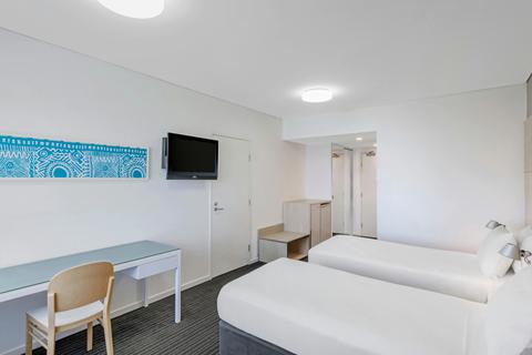 Guest Room with King or Twin bedding