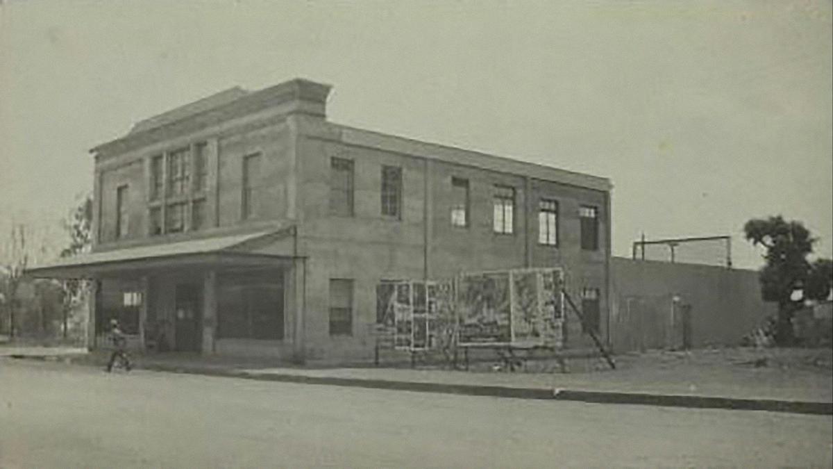 1929 - Star Village with billboards. Note screen at right.