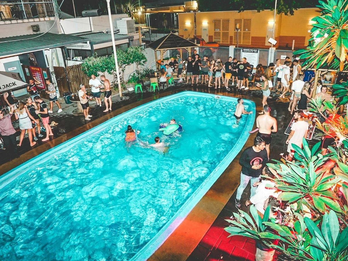 Youth Shack Backpackers Swimming Pool