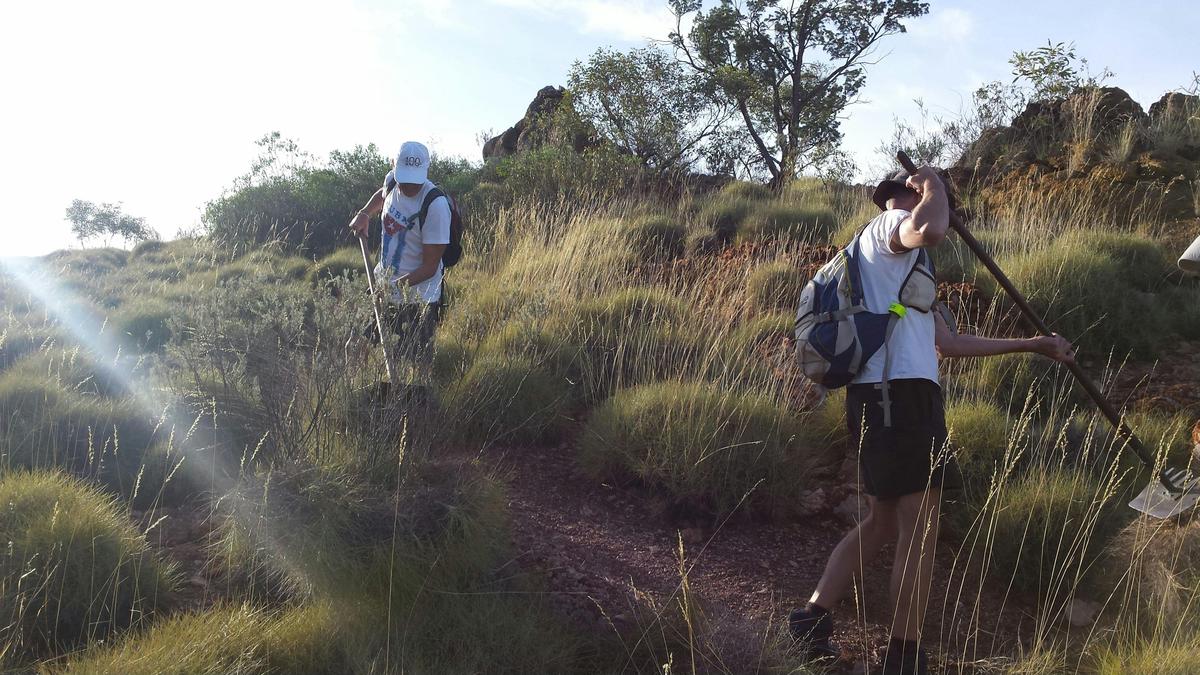 Trek Larapinta Volunteer Project - Larapinta Trail maintenance