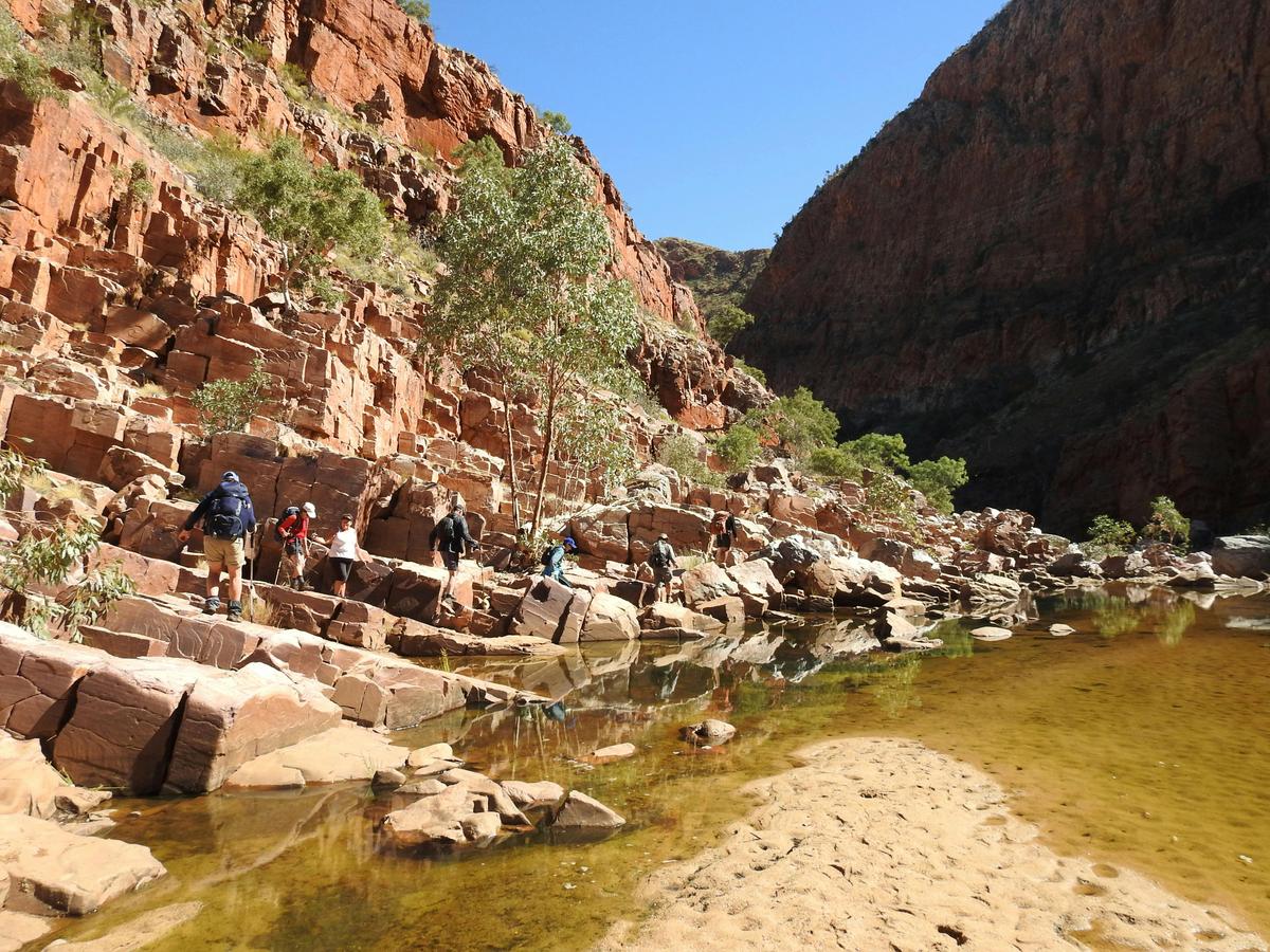 Ormiston trekking