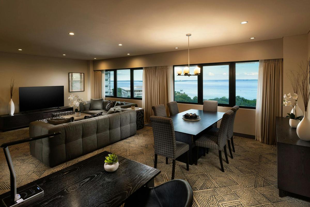 King Premier Suite With Lounge Access